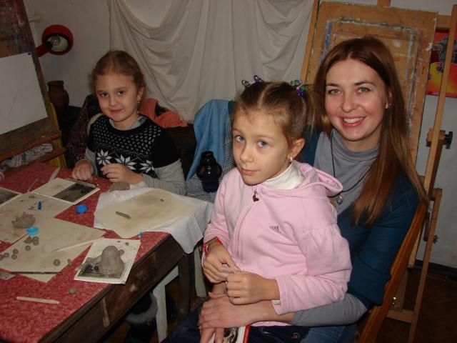 Анна Поплавка та маленькі учасники майстер-класу